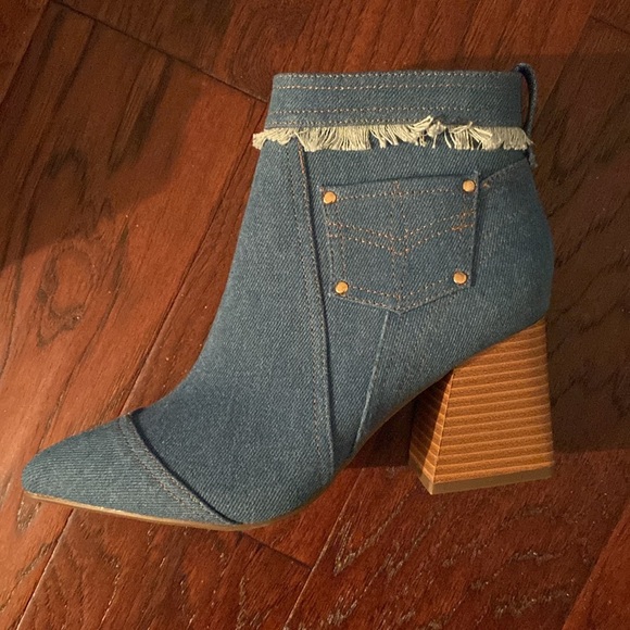 Women’s Denim Short Bootie Size 8 - Picture 4 of 10